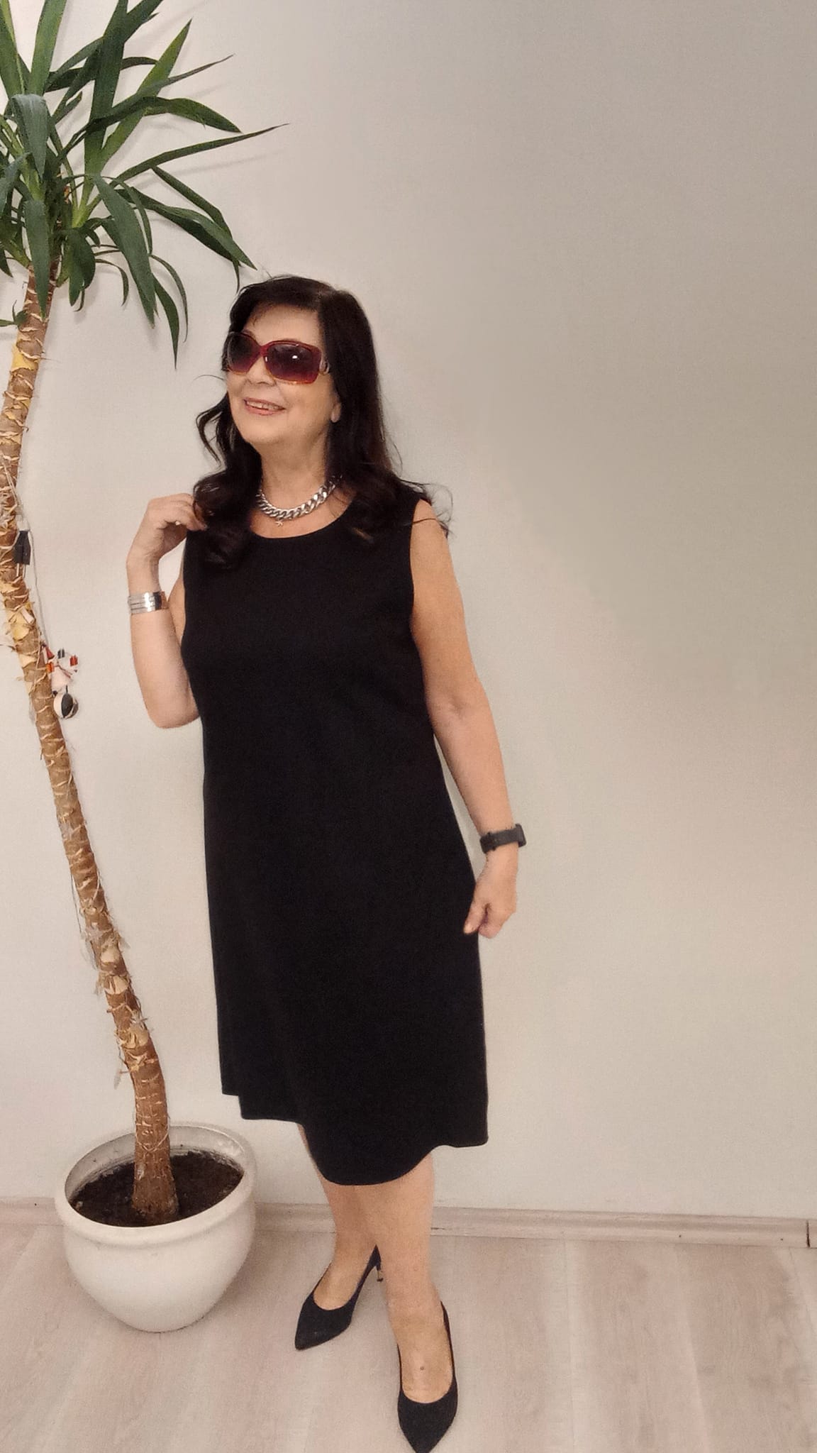 Büyük Beden  Siyah  Kolsuz Likralı  Diz Altı Elbise