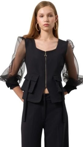 Siyah Üste Oturan Tül Kollu Önü Fermuarlı Bluz