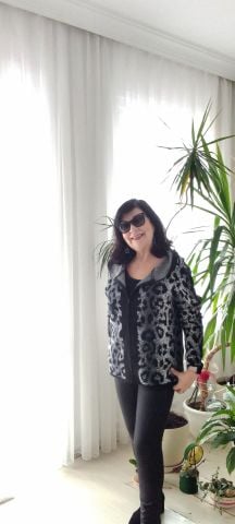 Siyah  Leopar Desenli Kapşonlu Fermuarlı Hırka