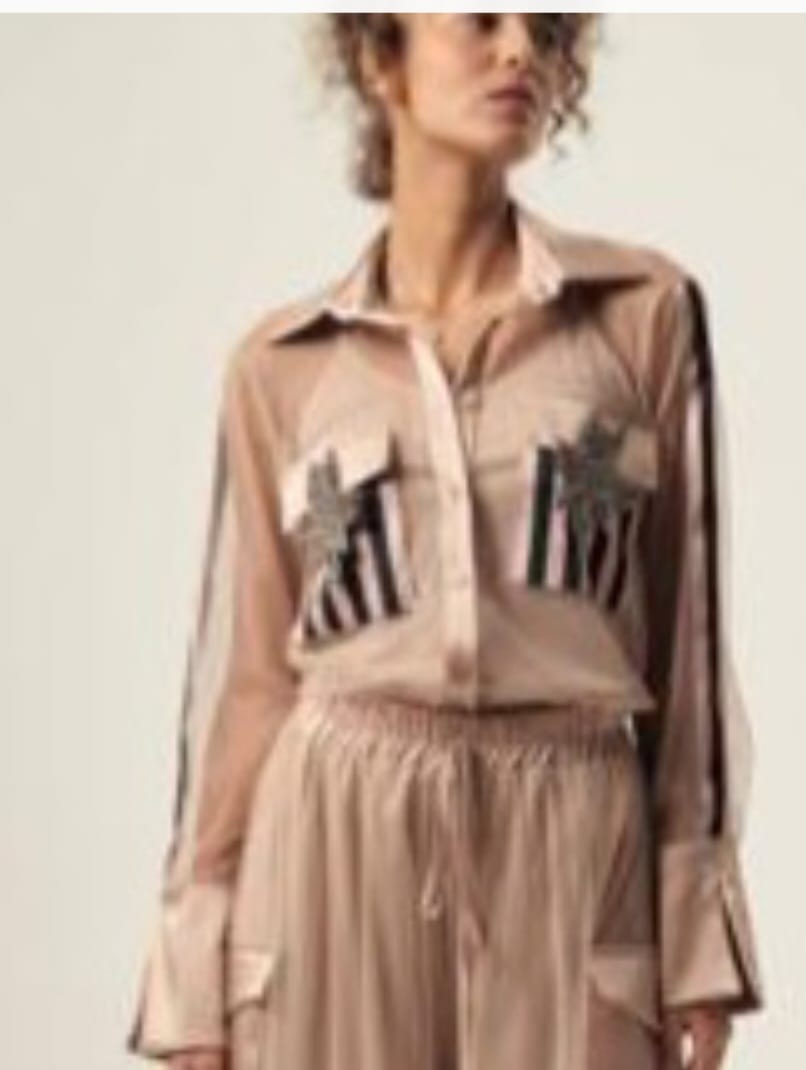 Bej Rengi Saten Organze İçinde Atleti Olan Gömlek Bluz