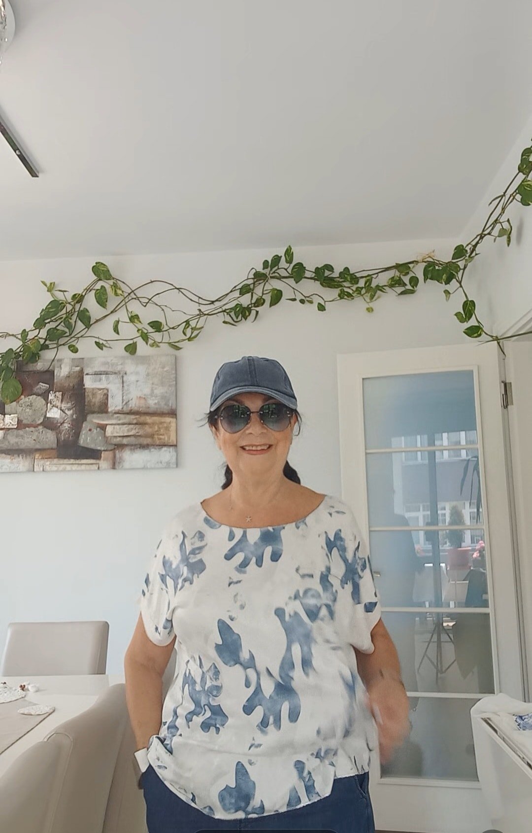 İtalyan  Beyaz  Penye Üstünde Mavi Desenleri Olan Simli Cotton Bluz