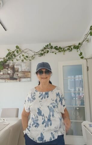 İtalyan  Beyaz  Penye Üstünde Mavi Desenleri Olan Simli Cotton Bluz