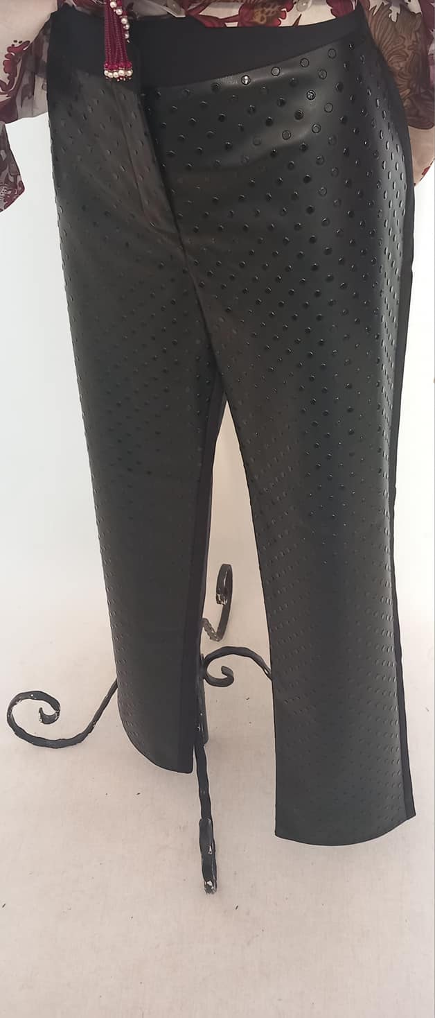 Siyah Önü  Benekli Deri Arkası Likralı  Boru Paça Pantalon