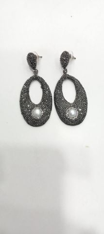 Siyah Damla Şeklinde İncili Markizet Küpe