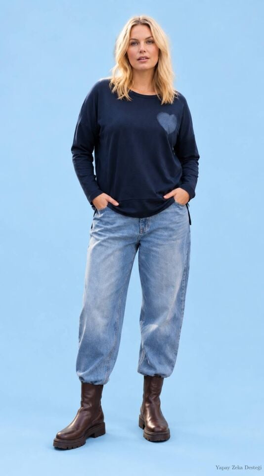İtalyan Lacivert Kalpli Sweatshirt – Minimal Detay, Maksimum Etki