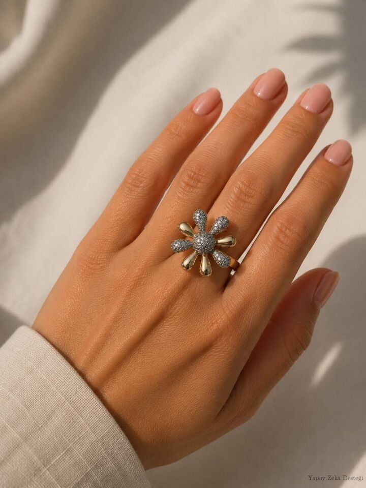 Gümüş ve Dore Çiçek  Modeli  Çelik Ayarlı Yüzük