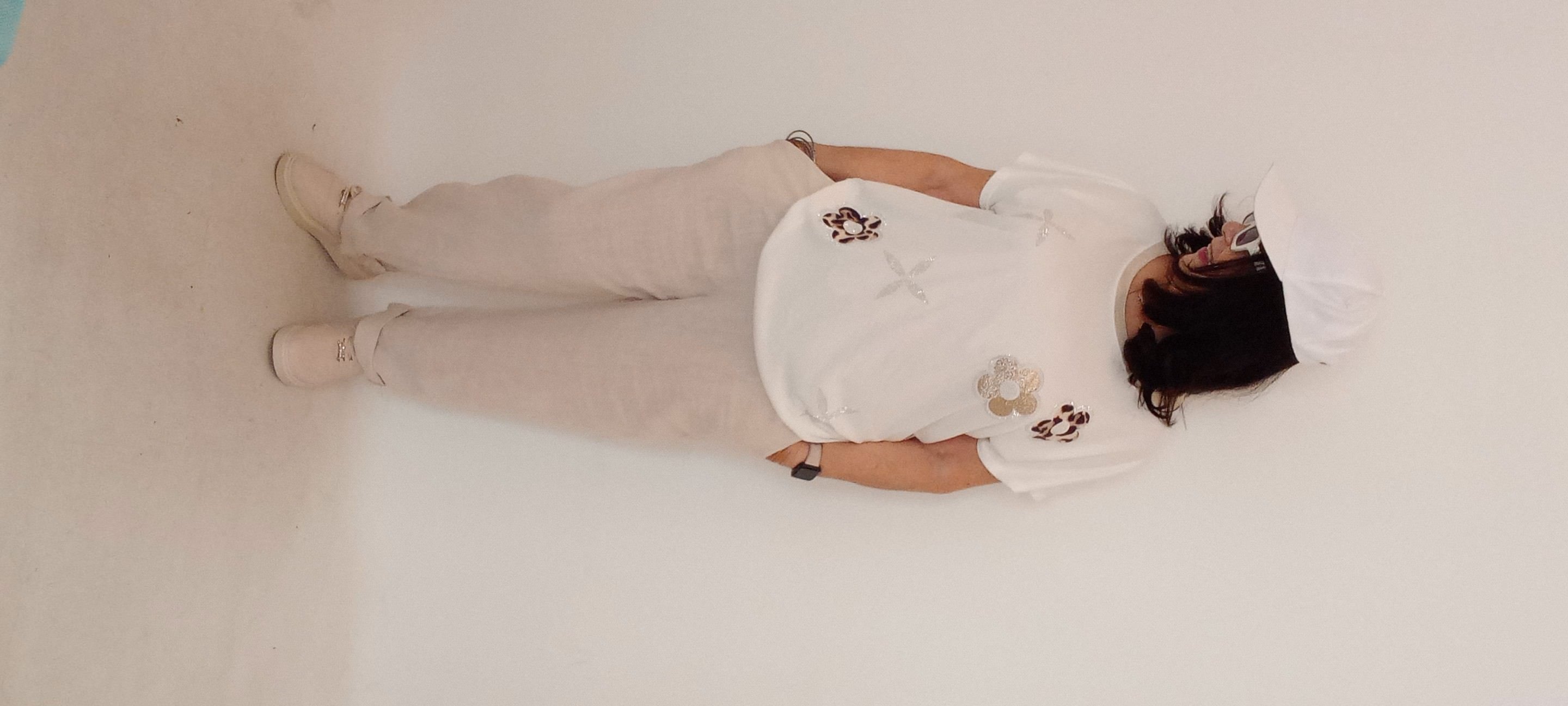 İtalyan Cotton Çiçek Aplikeli Taşlı Kısa Kollu Bluz - Beyaz