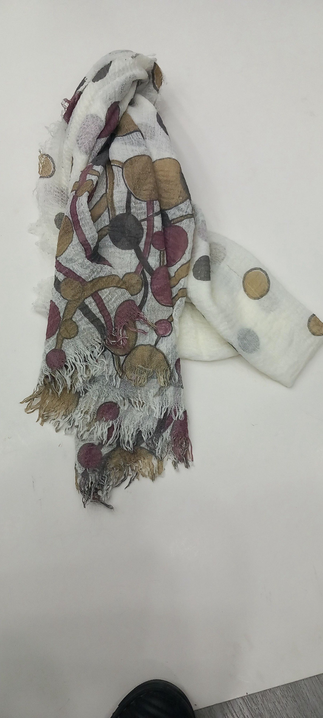 Kemik Hardal Haki DesenKemik Hardal Haki Desenli Vual Fularli Vual Fular