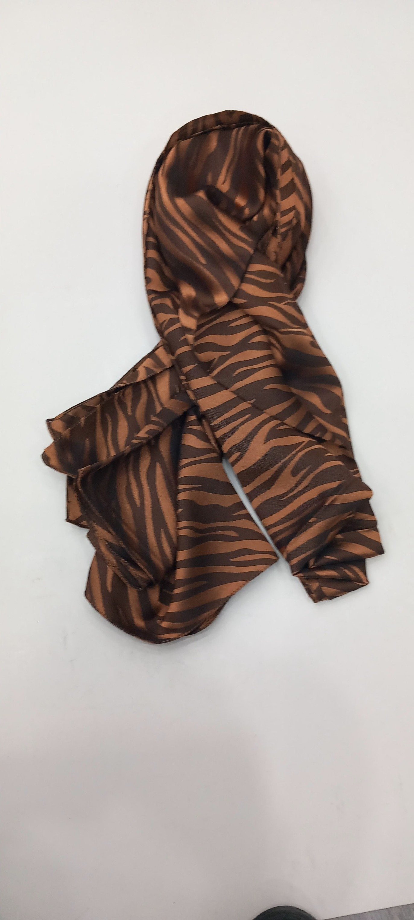 Taba Siyah Zebra Desenli Saten Fular