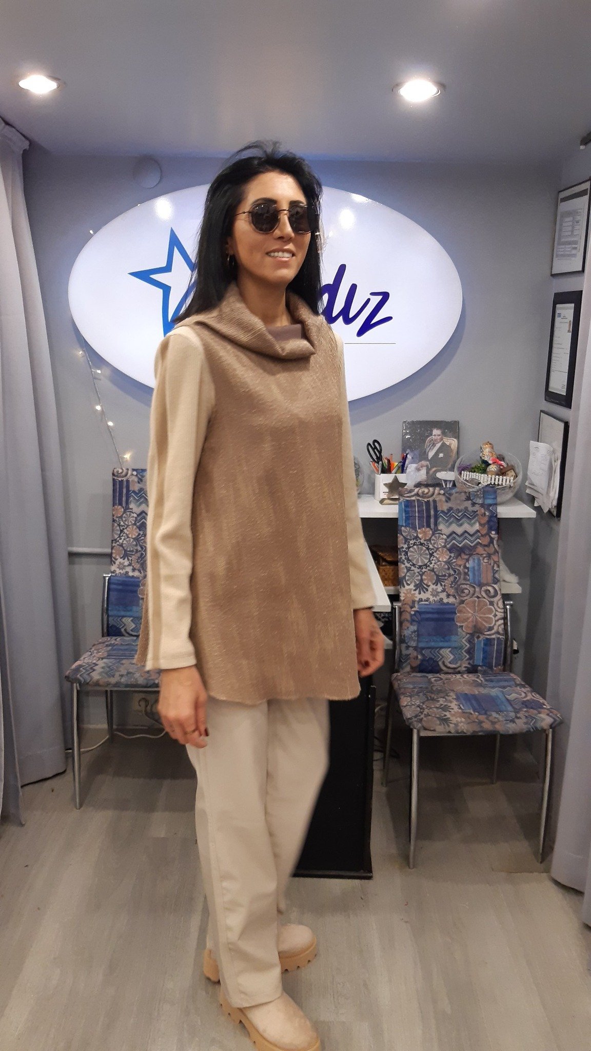 Bej Kırçıllı  Kolsuz  Degaje Yaka Tunik Sueter