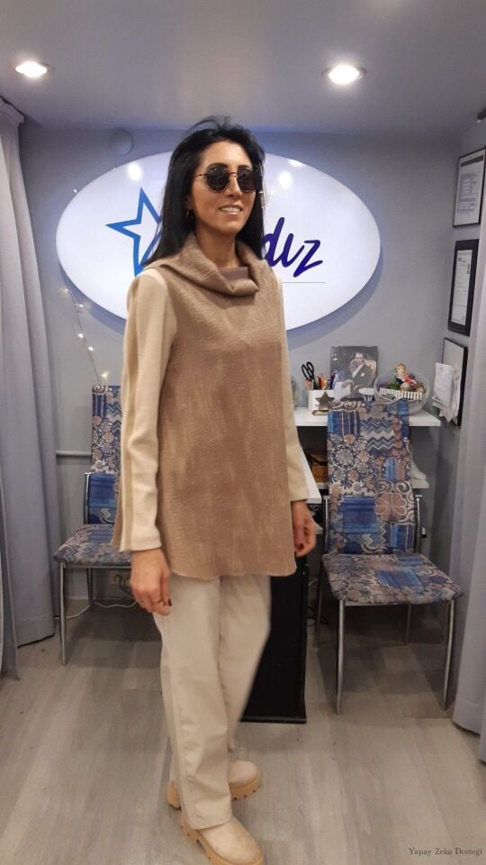 Bej Kırçıllı  Kolsuz  Degaje Yaka Tunik Sueter