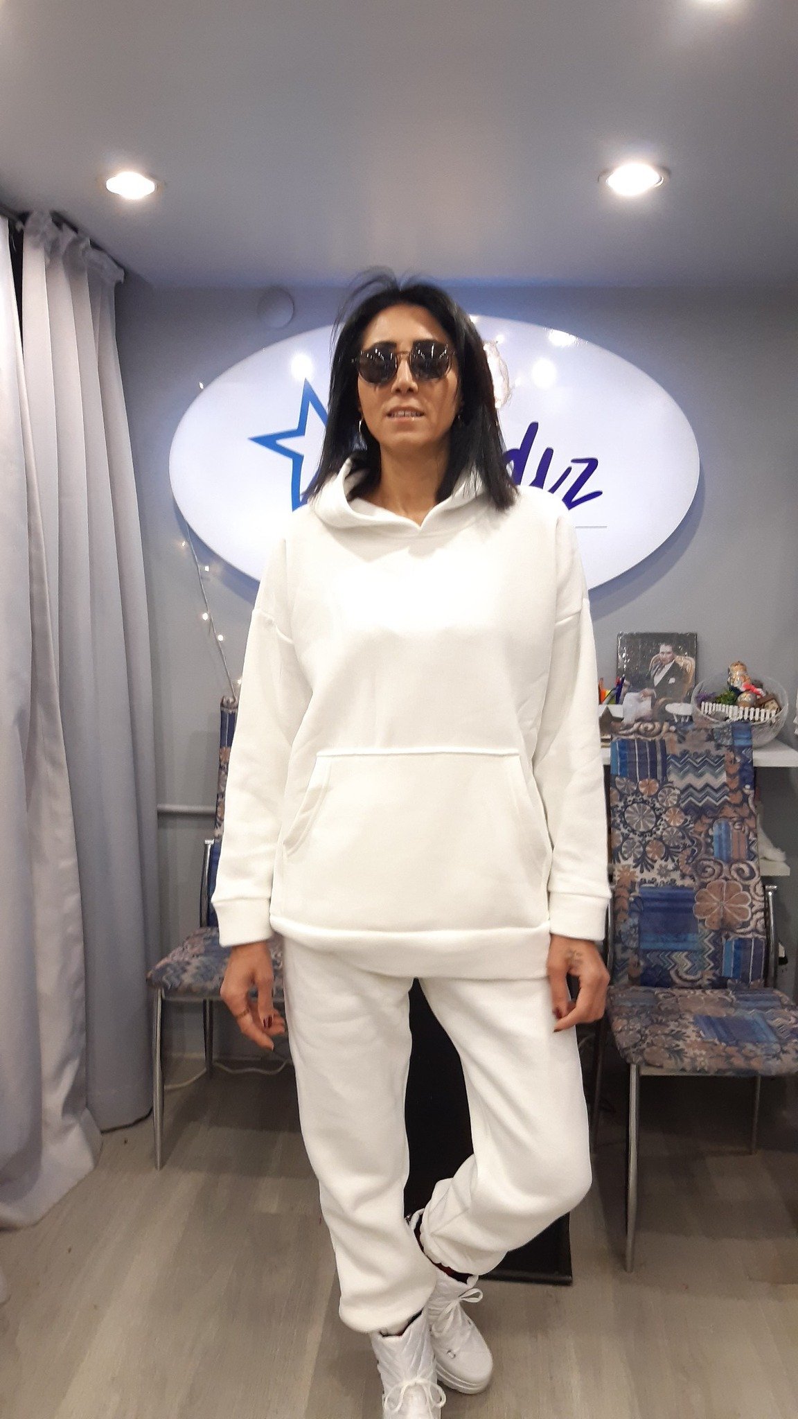 Beyaz Rengi Üç İplik Kapşonlu  Eşofman Takım