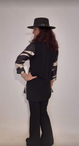 Siyah Beyaz Desenli Kalçayı Kapatan Arkası Cotton Tunik
