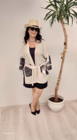 Büyük Beden Bej Siyah Desenli Kimono Modeli Ceket