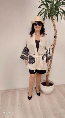 Büyük Beden Bej Siyah Desenli Kimono Modeli Ceket