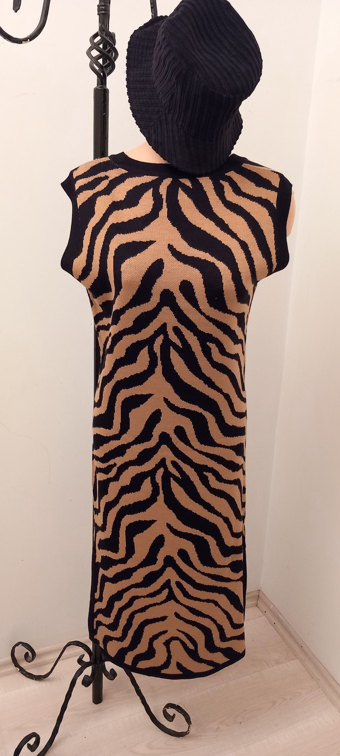 Camel   Siyah  Zebra Desenli Kolsuz Triko Dar Elbise