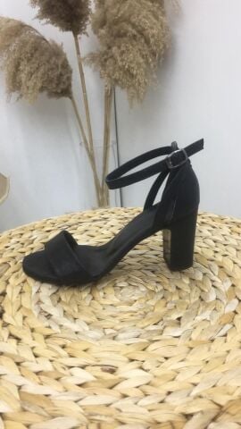 Siyah Hakiki Deri Topuklu bantlı Ayakkabı