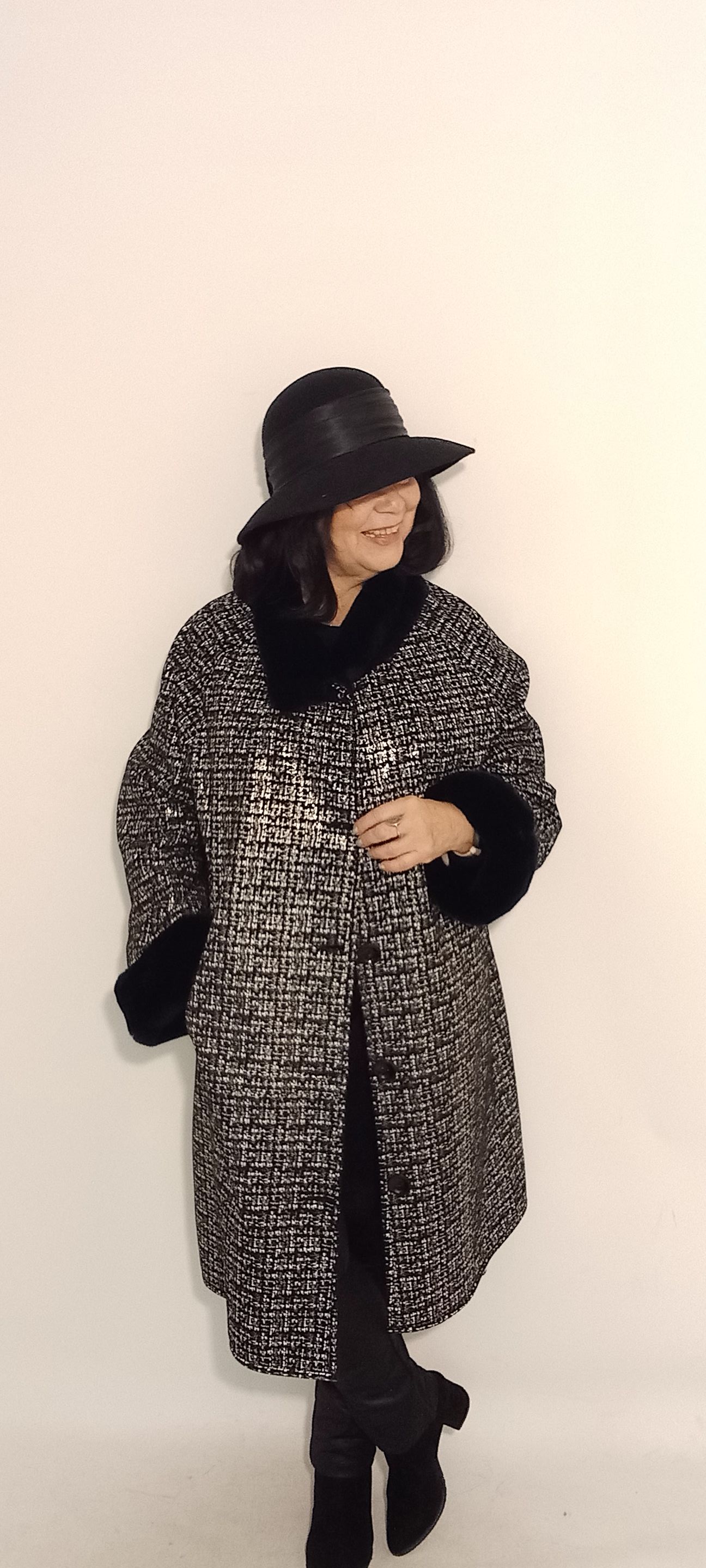 Büyük Beden Hakiki Deri Çift Taraflı Bir Yüzü Kırçıllı GriliDderi Diger Yüzü Siyah Peluş