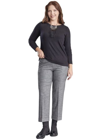 Siyah Rengi Kendinden Desenli Likra Triko