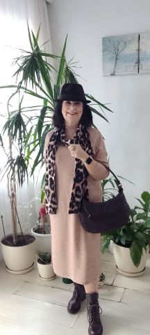 İtalyan Yuvarlak Yaka Düz Salaş Kemerli Triko Elbise