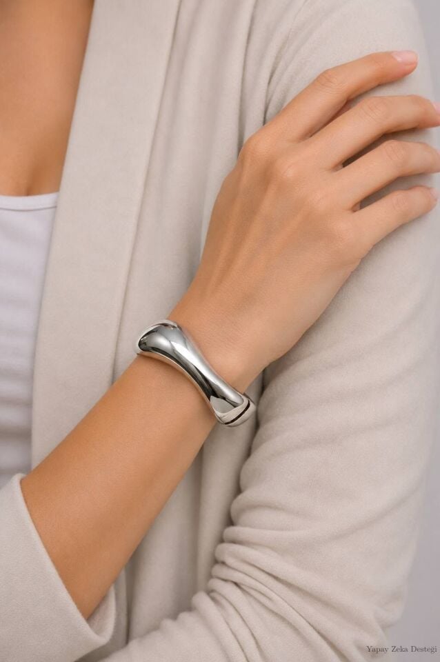 Çelik Metal Köşeli Kelepçe Modeli Bileklik