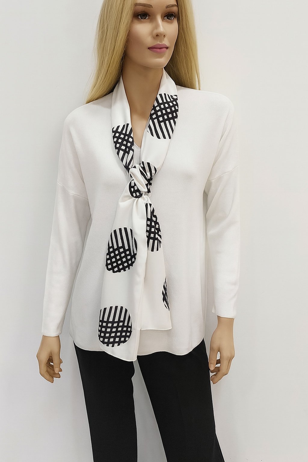 İtalyan Beyaz  Kendinden  Eşarplı  Salaş Triko