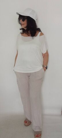 Beyaz Cebi Taşlı Sade Penye Bluz