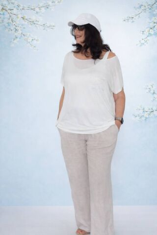 Beyaz Cebi Taşlı Sade Penye Bluz