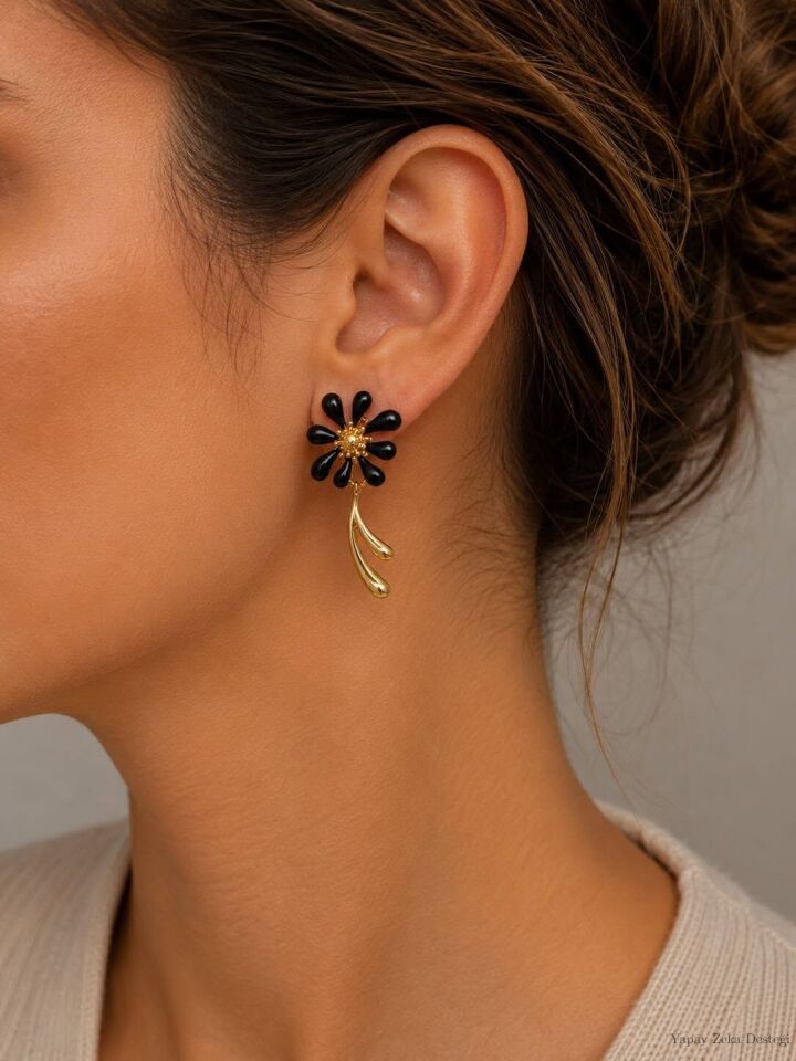Dore Siyah Çiçek Modeli Küpe
