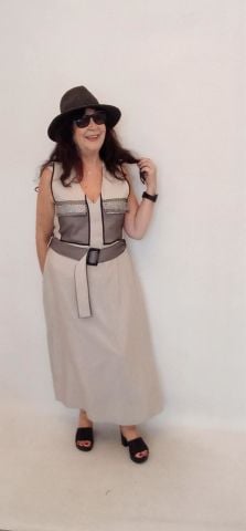 Kolsuz  Önü Siyah Cepli  Küçük Taşlı Uzun Elbise