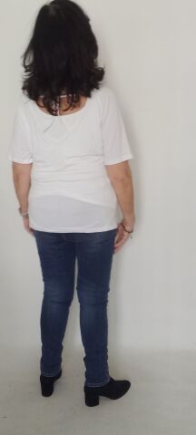 Beyaz Önünde Kadeh Resmi Olan Arka Esprili Penye Bluz