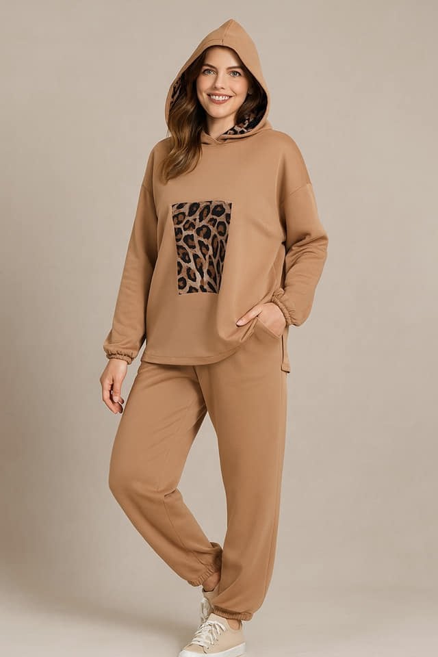 Camel Rengi Kapşonlu Önünde Leopar Panosu Olan Eşofman Takım
