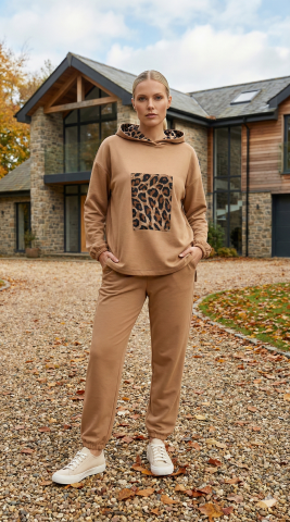Camel Rengi Kapşonlu Önünde Leopar Panosu Olan Eşofman Takım