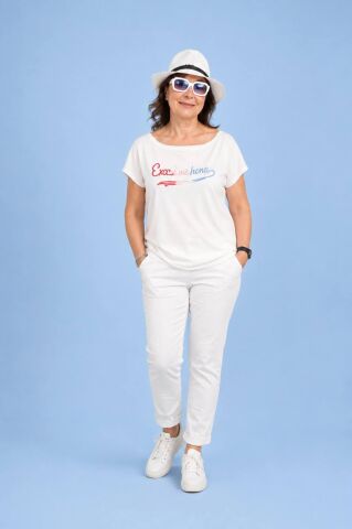 Büyük Beden Beyaz Viskon Penye   Önü Yazılı Düşük Kol Kayık Yaka