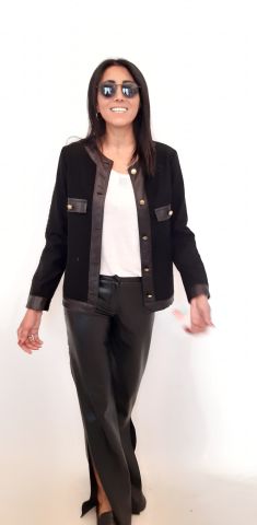 Siyah Kaşe Dore Düğmeli  Yuvarlak Yaka Deri Garnili Ceket