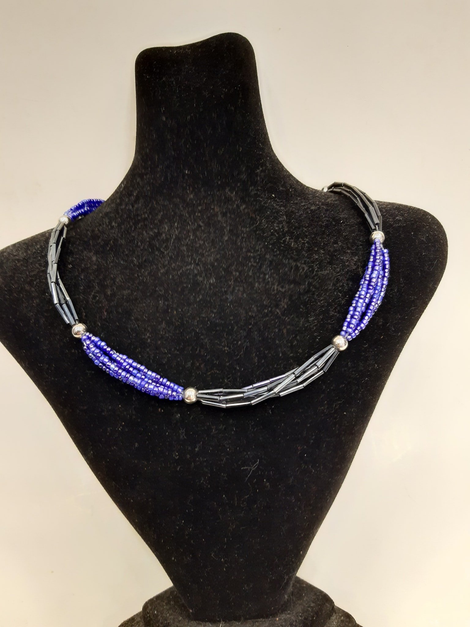 Saks Kum  Boncuklu  Siyah Tasma