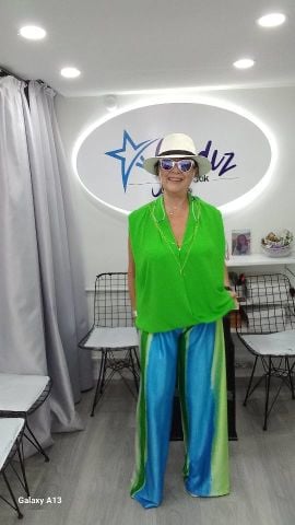 Büyük Beden Yeşil Kurvaze Şifon Kolsuz Bluz