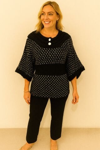 Siyah Üstü Puantiye Beyaz Dügmeli Triko