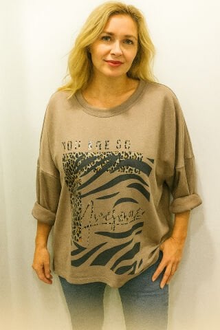 İtalyan  Büyük Beden Üstü Yazılı  Bel Rengi Yuvarlak Yaka Swet