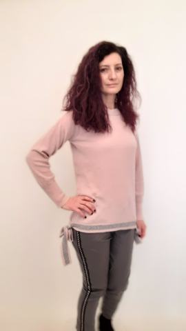 Pembe Eteği Gri Şeritli Yarım Boğazlı Triko