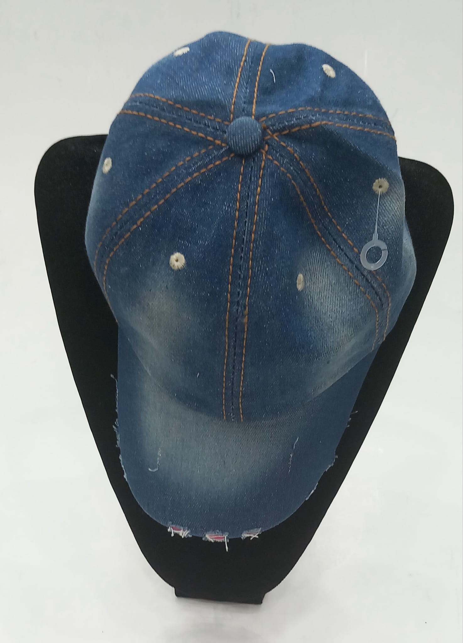 Jean Kumaşından Taşlanmiş Zımbalı Siperli Şapka