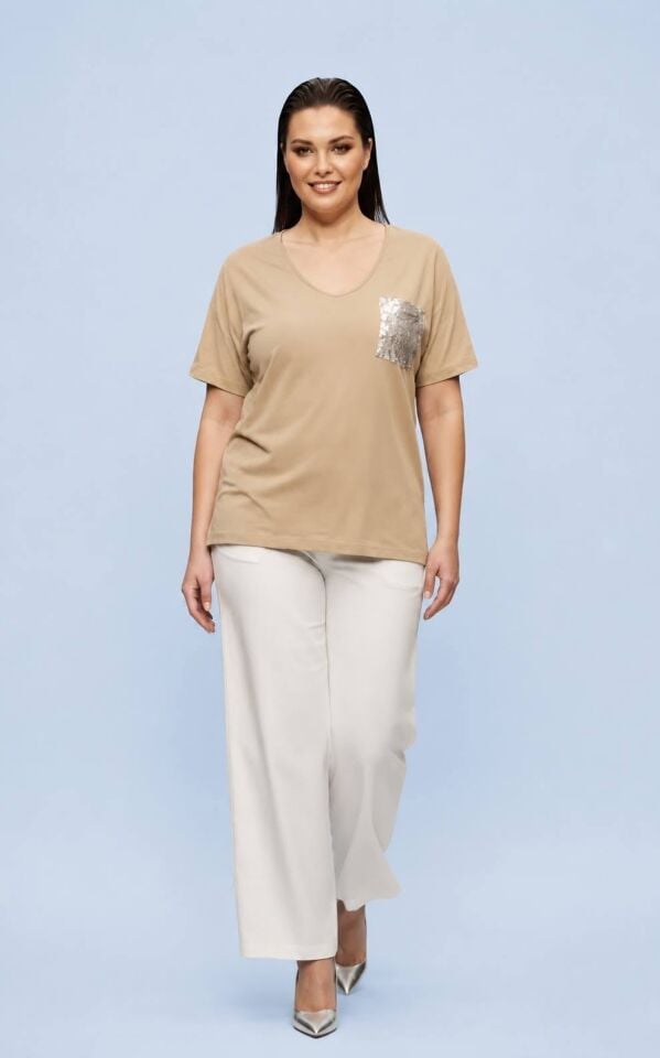 Büyük Beden Camel  Rengi V Yaka Cotton  Pullu Cepli  Bluz