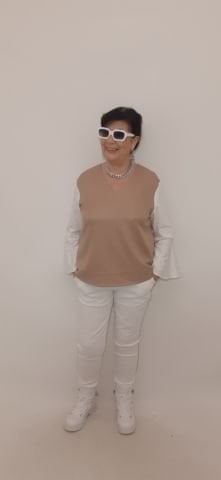 Camel Rengi  Kolları Volanlı Beyaz V Yaka  Bluz