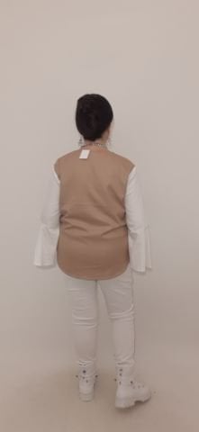 Camel Rengi  Kolları Volanlı Beyaz V Yaka  Bluz