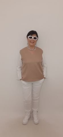 Camel Rengi  Kolları Volanlı Beyaz V Yaka  Bluz