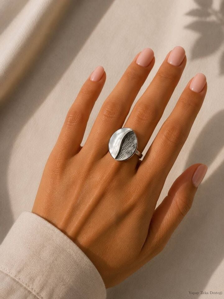 Oval Yaprak Modeli Gümüş Rengi Ayarlı Antik  Yüzük